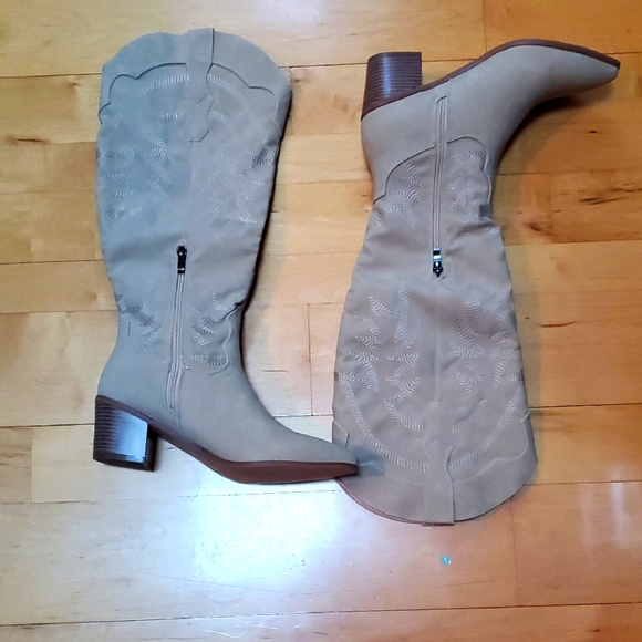 Shoes - Brand NEW Cowboy/Western Boots